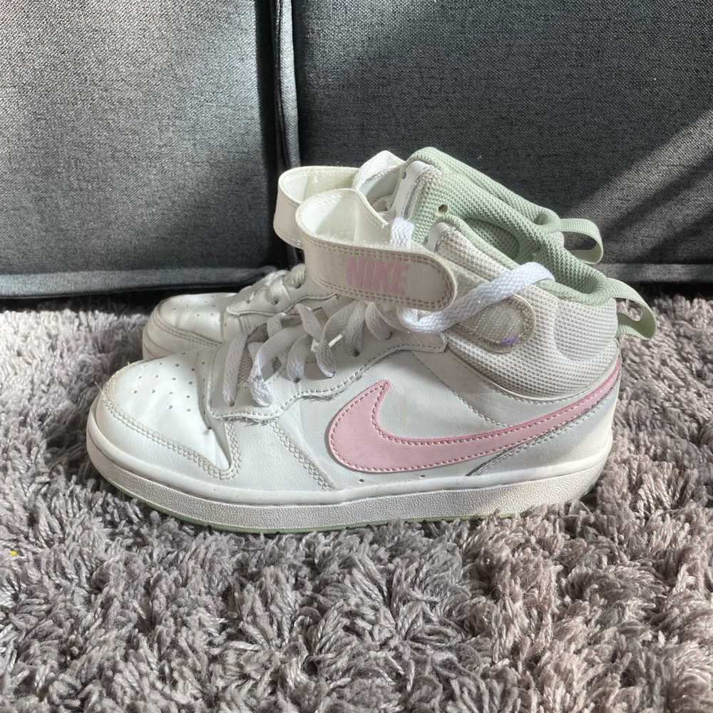 Nike. Pink/White/Teal. Sz. 3.5Y.